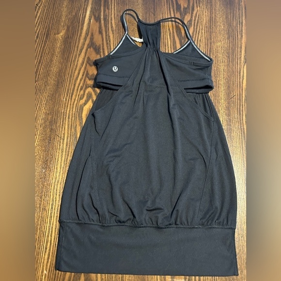 Lululemon Black No Limits Tank top Women’s 4 built in bra running yoga - Picture 16 of 16